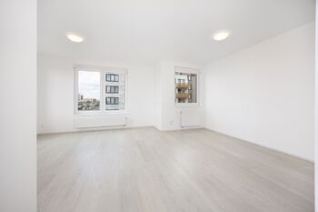 Obývací pokoj + ložnice - Prodej bytu 2+kk v družstevním vlastnictví 54 m², Praha 10 - Dolní Měcholupy