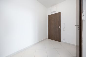 Hala / Chodba - Prodej bytu 2+kk v družstevním vlastnictví 54 m², Praha 10 - Dolní Měcholupy