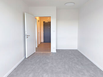 Samostatná ložnice s krásným výhledem.  - Pronájem bytu 2+kk v družstevním vlastnictví 50 m², Praha 9 - Vysočany