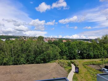 Krásný výhled z balkónu.  - Pronájem bytu 2+kk v družstevním vlastnictví 50 m², Praha 9 - Vysočany