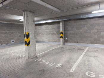 Parkovací stání v garážích.  - Pronájem bytu 2+kk v družstevním vlastnictví 50 m², Praha 9 - Vysočany