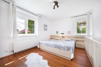 Ložnice přízemí - Prodej domu 190 m², Praha 4 - Šeberov