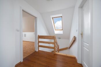 Chodba patro - Prodej domu 190 m², Praha 4 - Šeberov