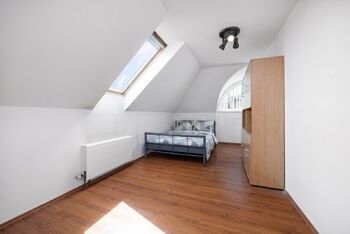 Pokoj patro - Prodej domu 190 m², Praha 4 - Šeberov