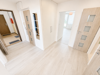 Chodba bytu - Pronájem bytu 3+kk v osobním vlastnictví 75 m², Praha 4 - Chodov