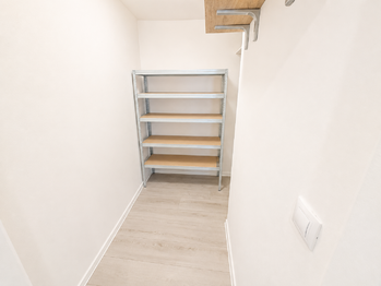 Šatna v bytě - Pronájem bytu 3+kk v osobním vlastnictví 75 m², Praha 4 - Chodov