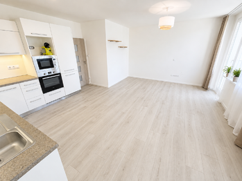 obývací pokoj s kuchyní - Pronájem bytu 3+kk v osobním vlastnictví 75 m², Praha 4 - Chodov