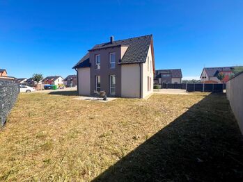 Místo pro terasu, nebo bazén ?  - Prodej domu 125 m², Nehvizdy