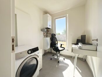 Technická / Hobby místnost jistě najde své využití i pro Vás. - Prodej domu 125 m², Nehvizdy