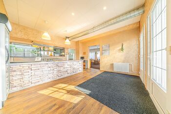 Prodej restaurace 249 m², Praha 8 - Kobylisy