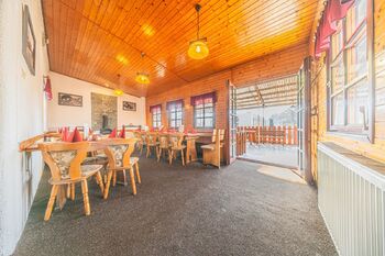 Prodej restaurace 249 m², Praha 8 - Kobylisy