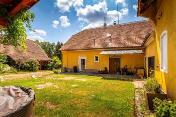 Prodej domu 250 m², Mišovice