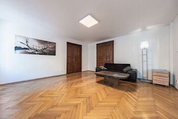 Prodej kancelářských prostor 400 m², Chomutov