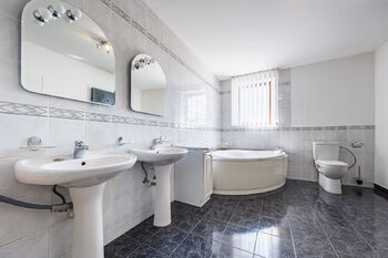 Prodej kancelářských prostor 400 m², Chomutov