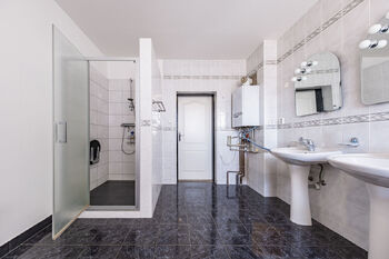 Prodej kancelářských prostor 400 m², Chomutov