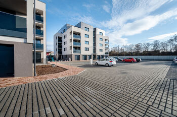 Uzavřený areál - Pronájem bytu 3+kk v osobním vlastnictví 86 m², Český Brod 
