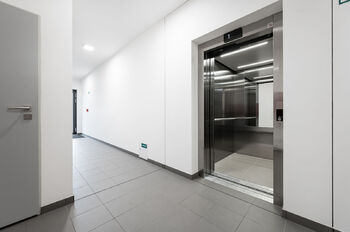 Společné prostory - Pronájem bytu 3+kk v osobním vlastnictví 86 m², Český Brod