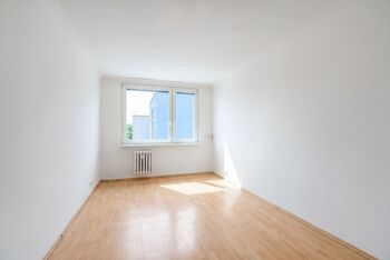 Pokoj 2 - Prodej bytu 3+1 v osobním vlastnictví 76 m², Praha 9 - Letňany