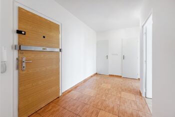 Chodba - Prodej bytu 3+1 v osobním vlastnictví 76 m², Praha 9 - Letňany