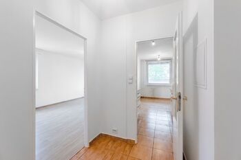 Chodba - Prodej bytu 3+1 v osobním vlastnictví 76 m², Praha 9 - Letňany
