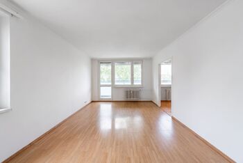 Obývací pokoj - Prodej bytu 3+1 v osobním vlastnictví 76 m², Praha 9 - Letňany