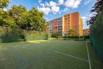 Okolí domu - Prodej bytu 3+1 v osobním vlastnictví 76 m², Praha 9 - Letňany