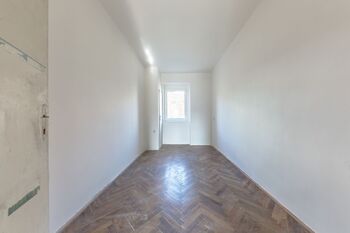 Obývací pokoj - Prodej bytu 1+1 v osobním vlastnictví 24 m², Praha 5 - Smíchov