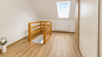 podkrovní prostor - pracovna - Prodej bytu 2+1 v osobním vlastnictví 76 m², Kuřim