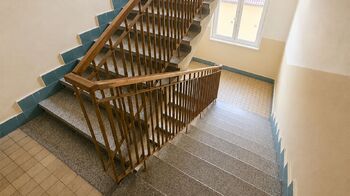 Schodiště v domě - Prodej bytu 2+1 v osobním vlastnictví 76 m², Kuřim