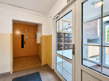 Pronájem bytu 3+1 v osobním vlastnictví 60 m², Praha 8 - Troja