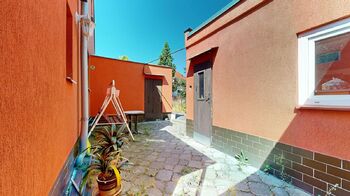 Garáž a zahradní domek - Prodej domu 169 m², Praha 9 - Horní Počernice