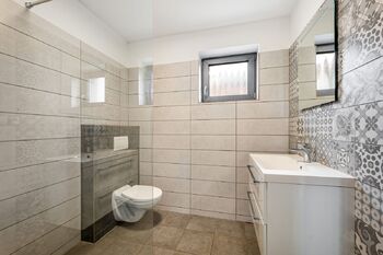 koupelna byt 4+kk, 1.NP - Prodej domu 196 m², Třeboň