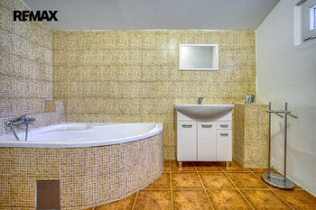 Prodej domu 258 m², Hrob