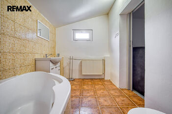 Prodej domu 258 m², Hrob