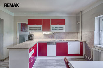 Prodej domu 258 m², Hrob