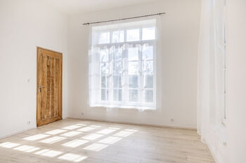 Obytný prostor  - Prodej bytu 1+kk v osobním vlastnictví 28 m², Vráž