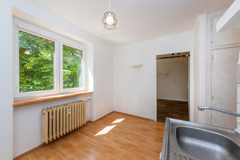 Prodej bytu 1+kk v osobním vlastnictví 27 m², Praha 4 - Háje
