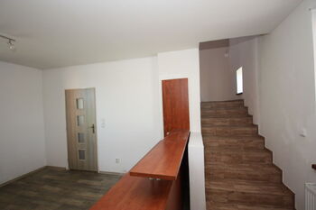 schody do podkroví - Pronájem domu 67 m², Hlízov