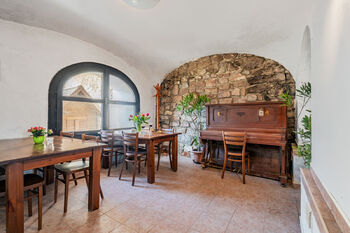 Restaurace - Prodej restaurace 951 m², Hluboké Dvory