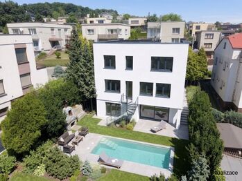 Prodej domu 223 m², Dolní Lhota