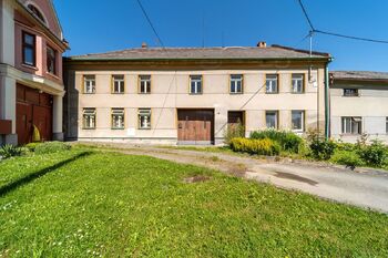 Hlavní budova - Prodej zemědělského objektu 931 m², Hruška