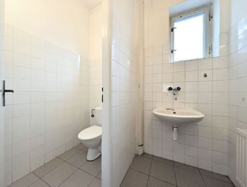 WC pro dívky i chlapce zvláště ... - Pronájem kancelářských prostor 11 m², Havlíčkův Brod