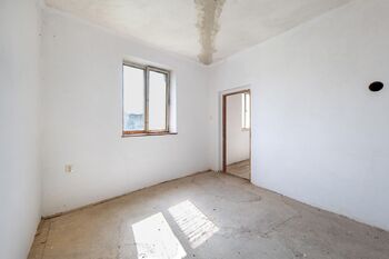 Místnost v přízemí - Prodej domu 136 m², Všemyslice