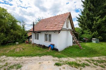Vedlejší stavba (možnost odkupu). - Prodej apartmánu, Střížovice