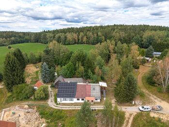Pohled na objekt z dronu. - Prodej ubytovacího zařízení 192 m², Střížovice