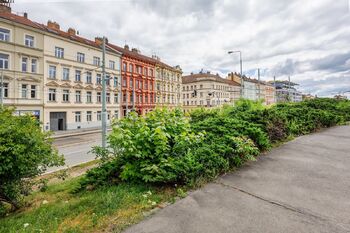 Budova - Prodej bytu 3+kk v osobním vlastnictví 65 m², Praha 5 - Smíchov