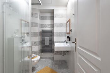 Druhá koupelna. - Prodej bytu 2+1 v osobním vlastnictví 64 m², Praha 1 - Nové Město