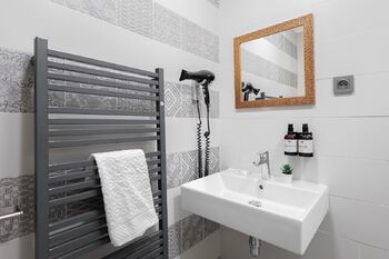 Druhá koupelna. - Prodej bytu 2+1 v osobním vlastnictví 64 m², Praha 1 - Nové Město
