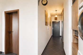 Vstupní chodba - Prodej bytu 2+kk v osobním vlastnictví 70 m², Praha 9 - Letňany