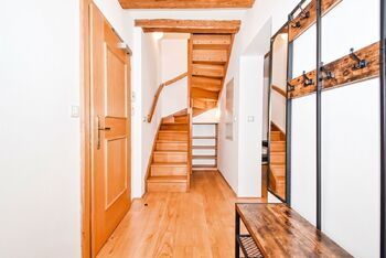 vstupní dveře - Pronájem bytu 3+kk v osobním vlastnictví 91 m², Praha 7 - Troja